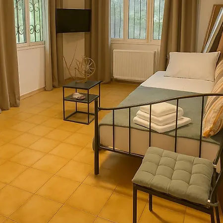 Kiki House * נאה פוטידאה